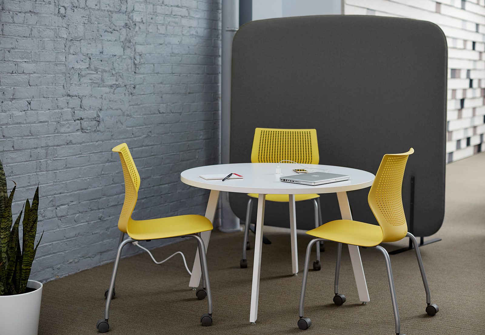 Knoll RU Easy Tables 04 environmental