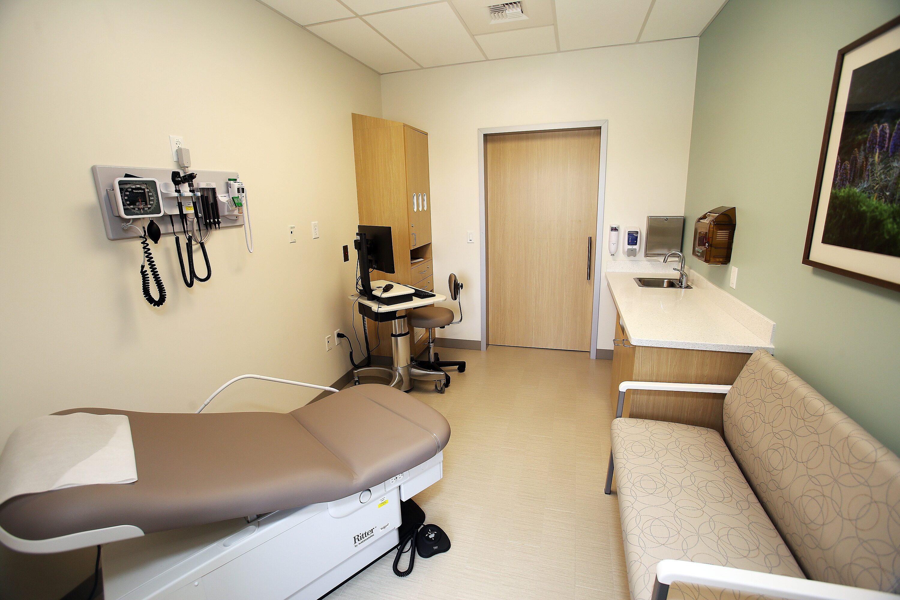 Photo of Dignity Health Watsonville Clinic exam room